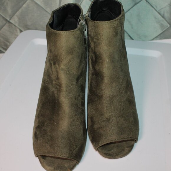 BAMBOO Olive Brown Vegan Suede Peep‎ Toe Bootie Ankle Boots Sz. 9 *SH - Picture 5 of 8